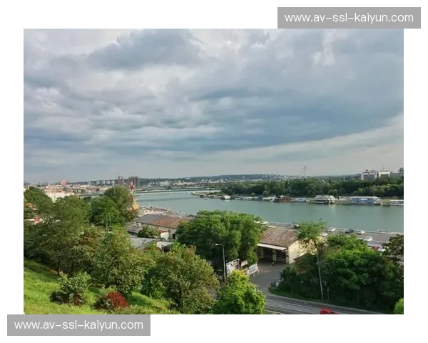 绿茵之上的冰与火之歌：当塞尔维亚的铁骑撞上智利的南美狂飙